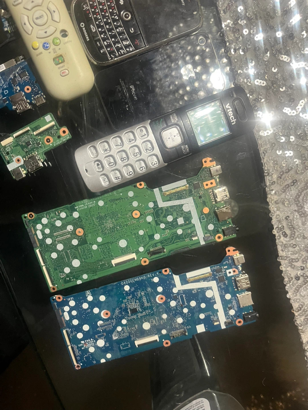 Assorted broken Electronics and Parts Bundle - photo 4