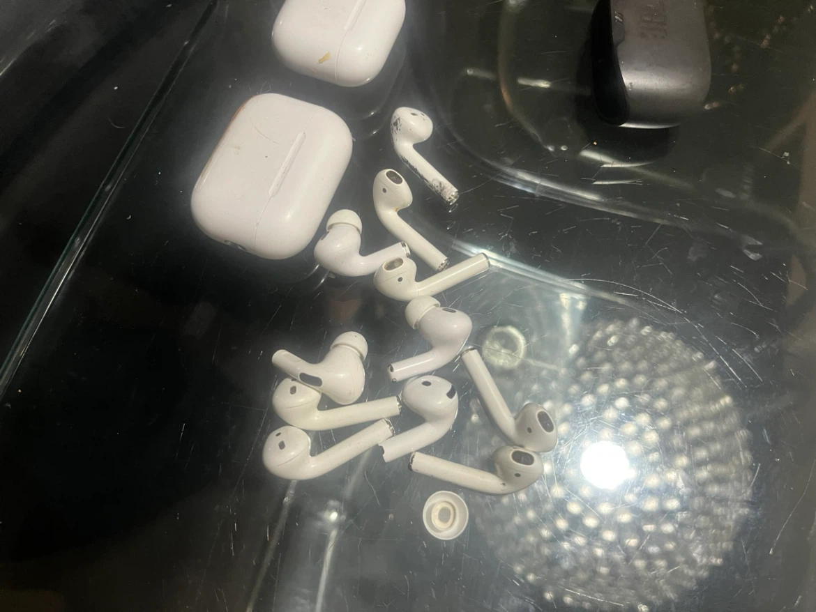 Assorted Wireless Earbuds and Cases - photo 3