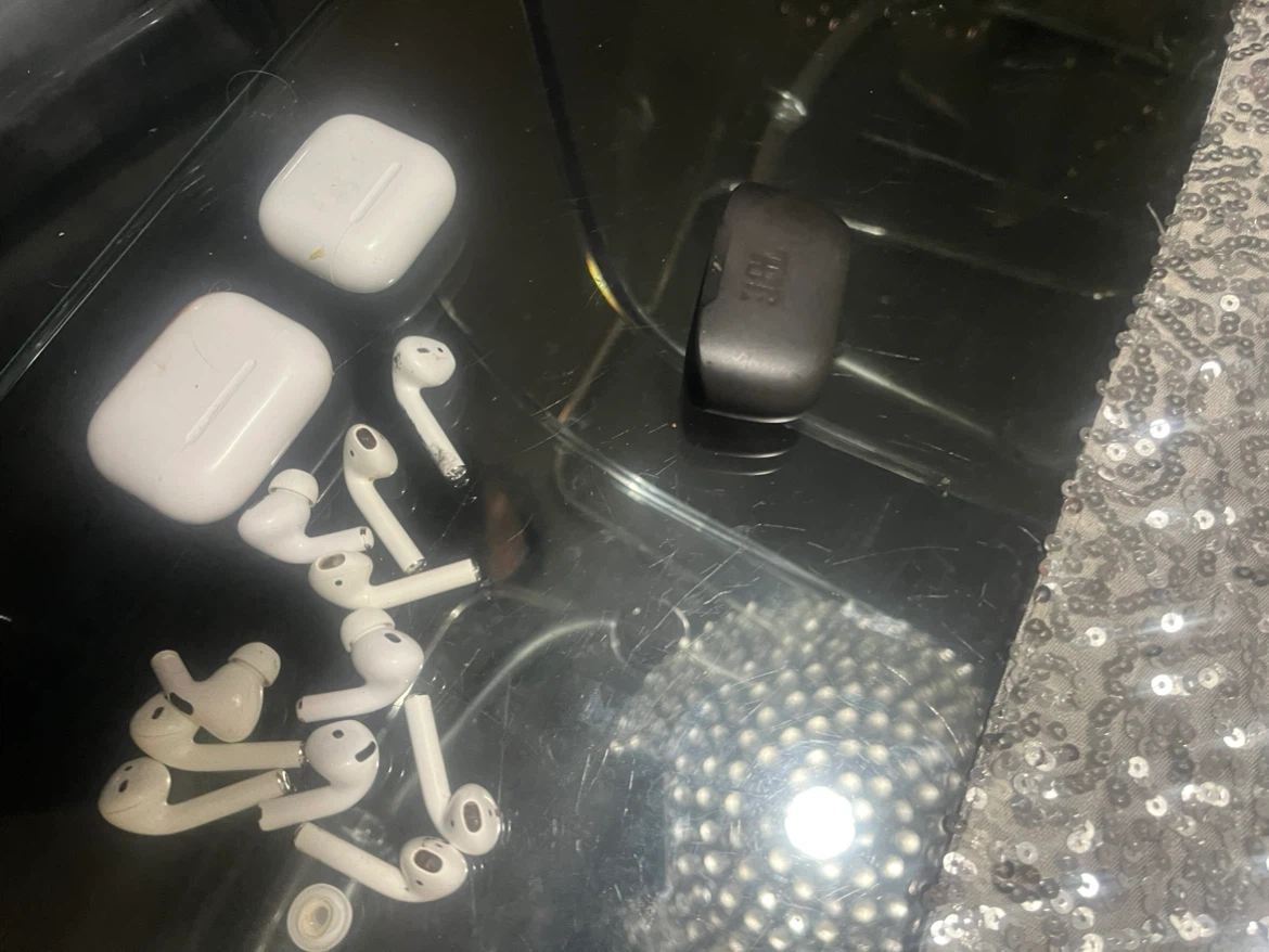 Assorted Wireless Earbuds and Cases - photo 4