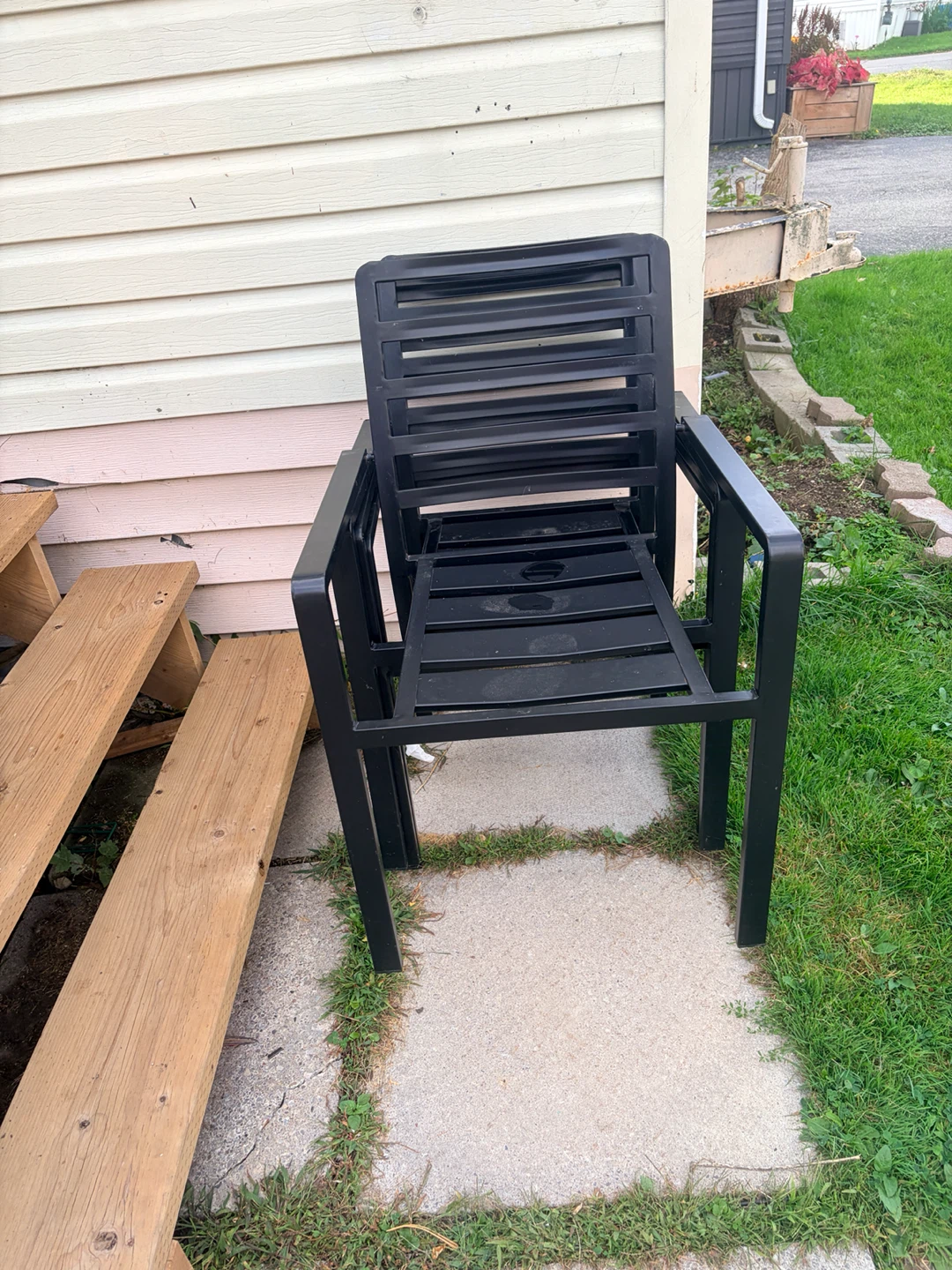 Set of 4 Stackable Black Metal Outdoor Chairs - photo 3