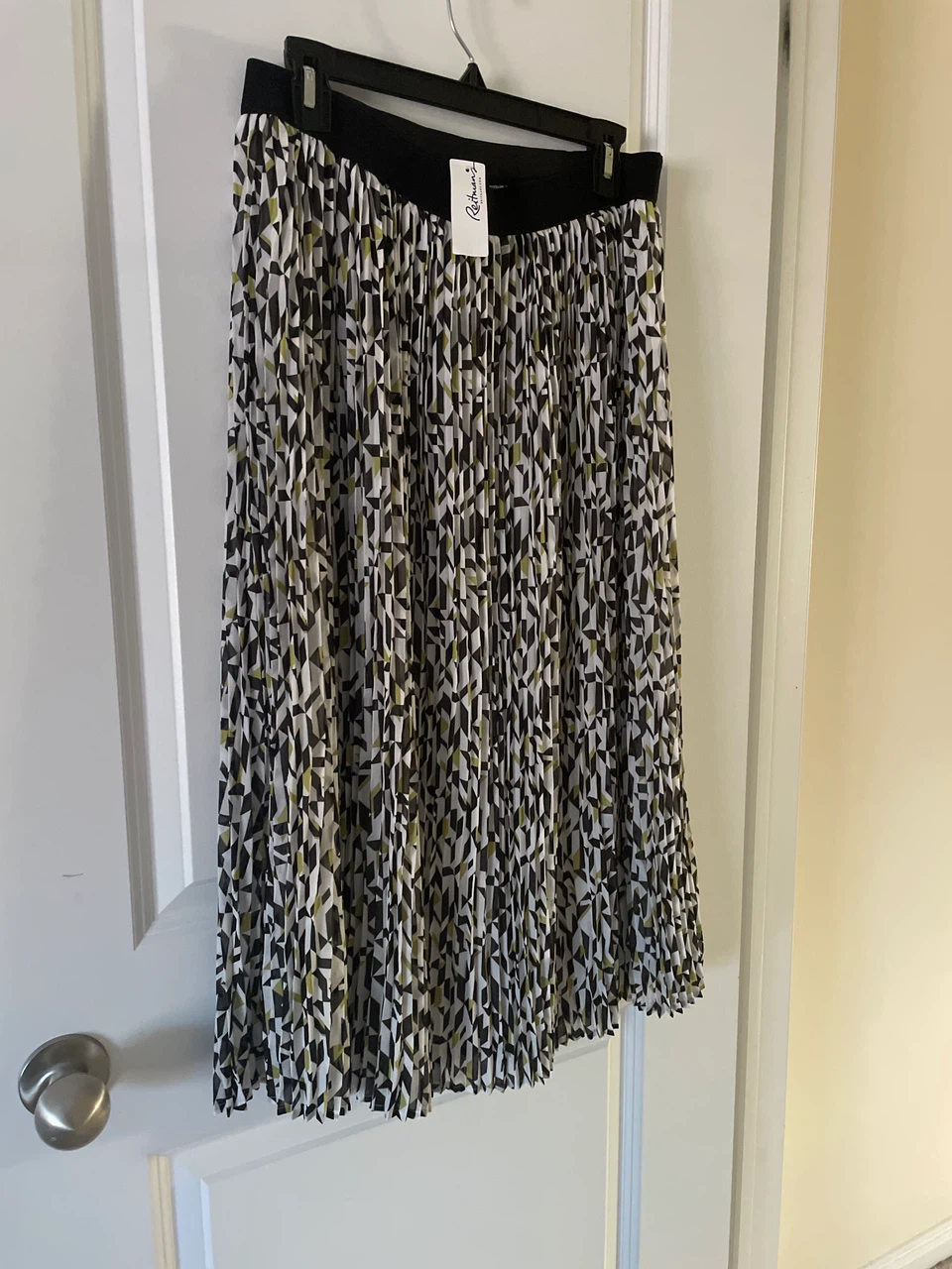 Reitmans pleated geometric print skirt
