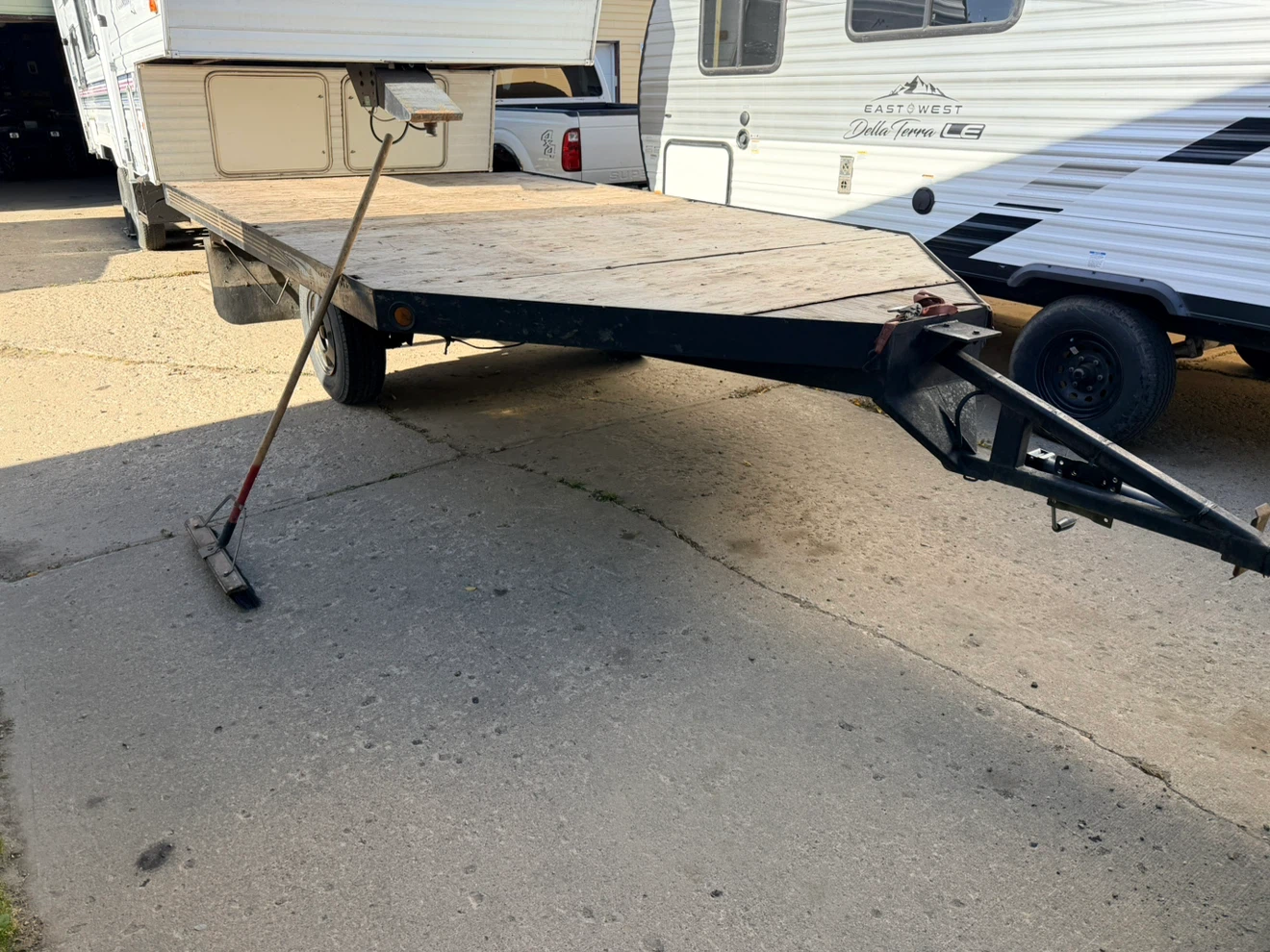 Heavy duty utility trailer