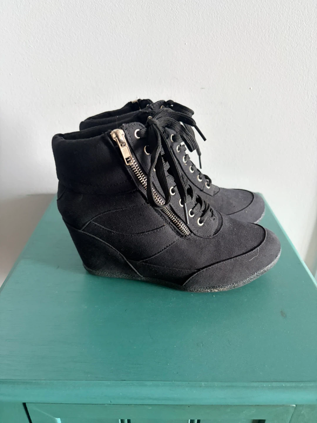 Black canvas wedge sneakers sz 7 - photo 2