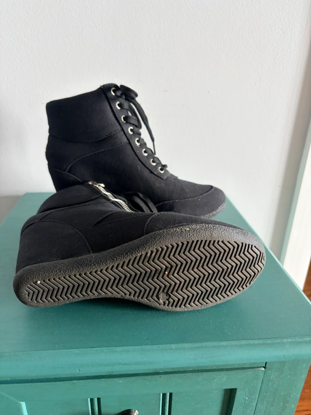 Black canvas wedge sneakers sz 7 - photo 3