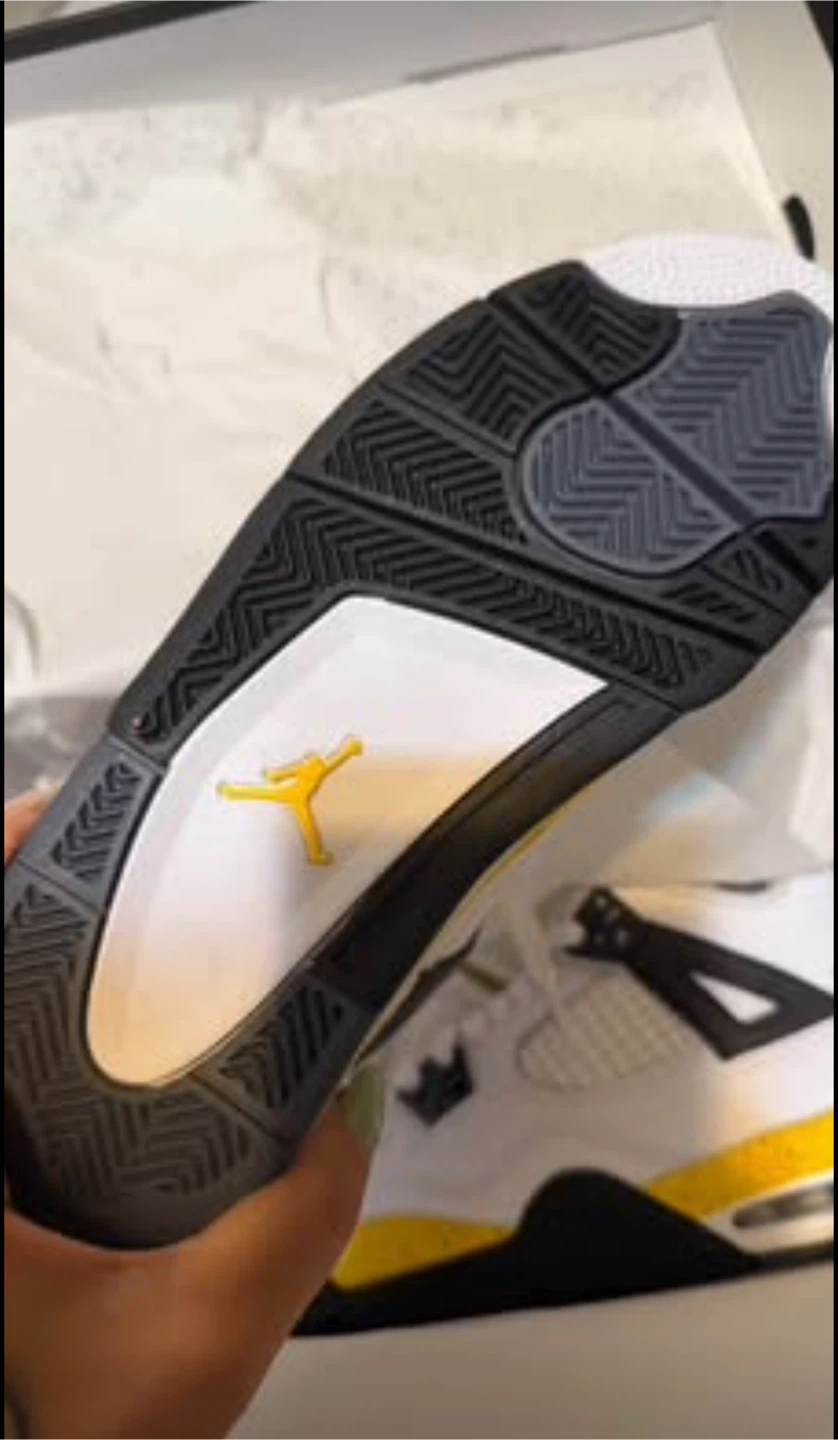 Air Jordan 4 Retro White Lightning – Brand New – Size 4Y - photo 2