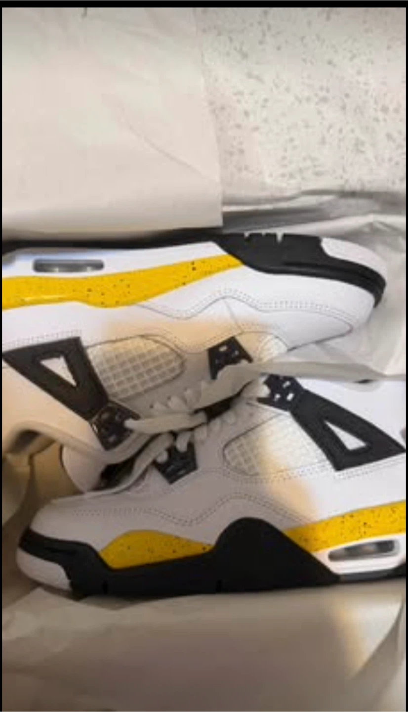 Air Jordan 4 Retro White Lightning – Brand New – Size 4Y - photo 4