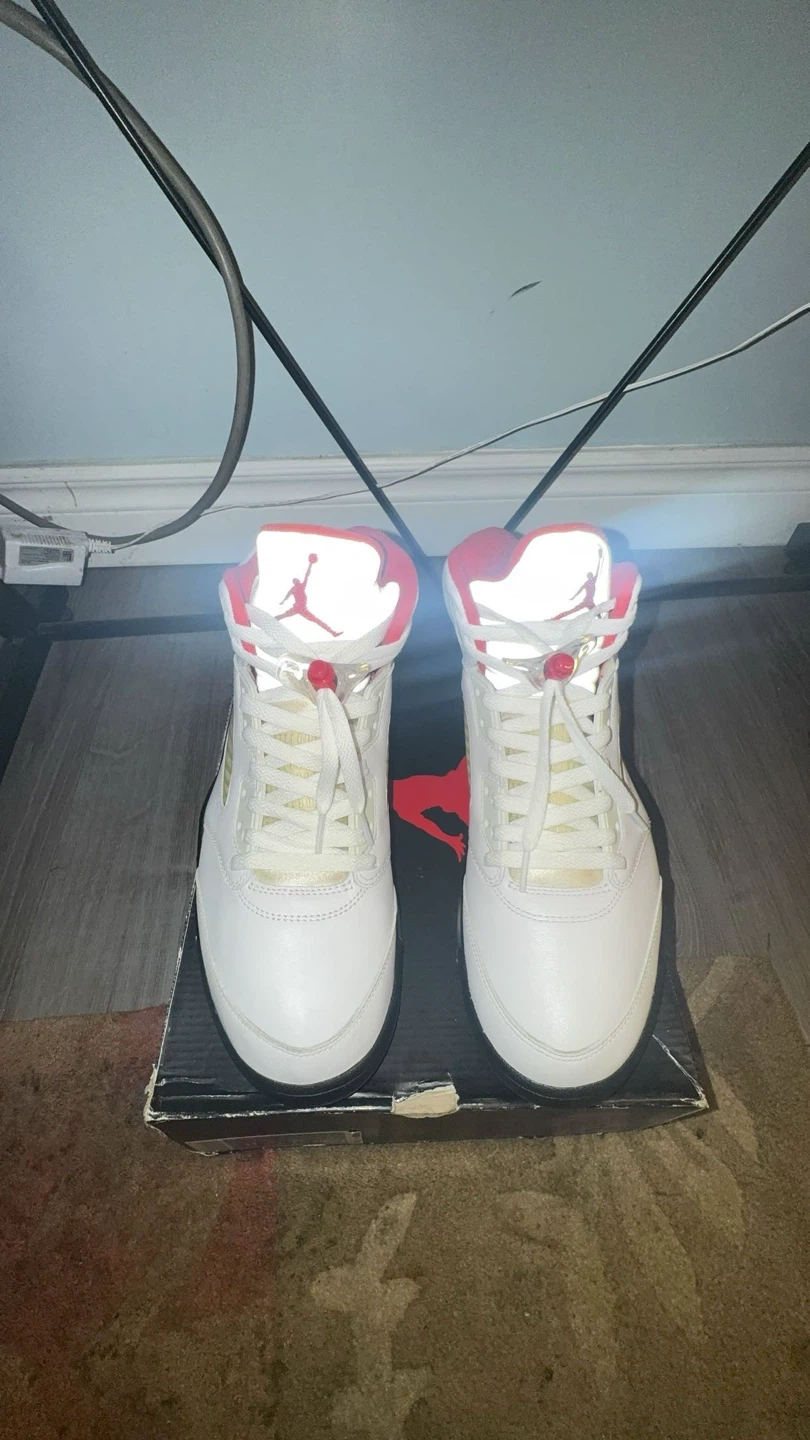 Jordan retro 5 fire red (silver tongue ) size 11