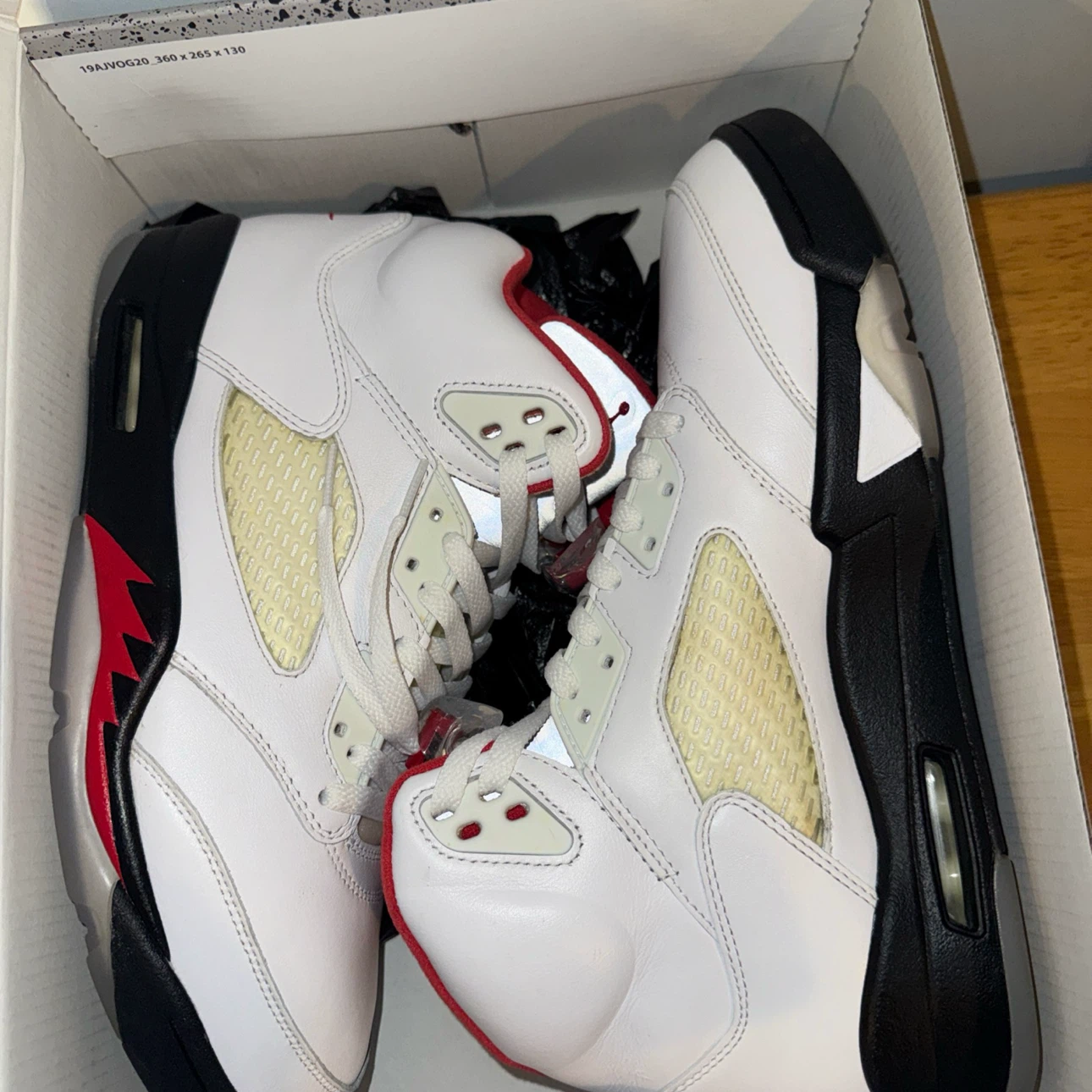 Jordan retro 5 fire red (silver tongue ) size 11 - photo 2