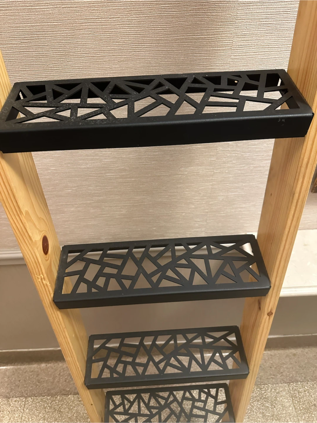 6-Tier Leaning Ladder Shelf - Pine Wood + Black Metal - photo 5