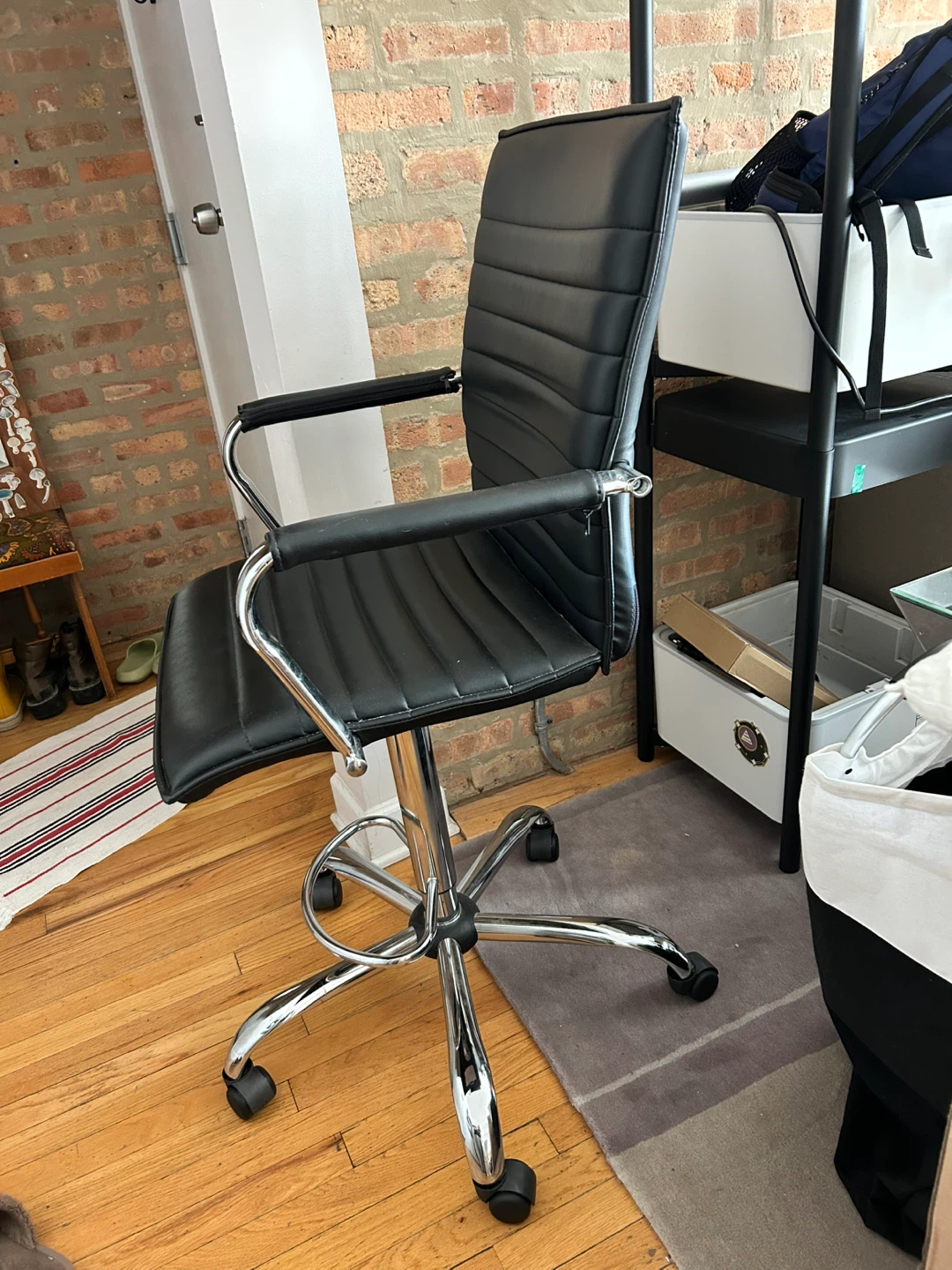 Height adjustable office chair