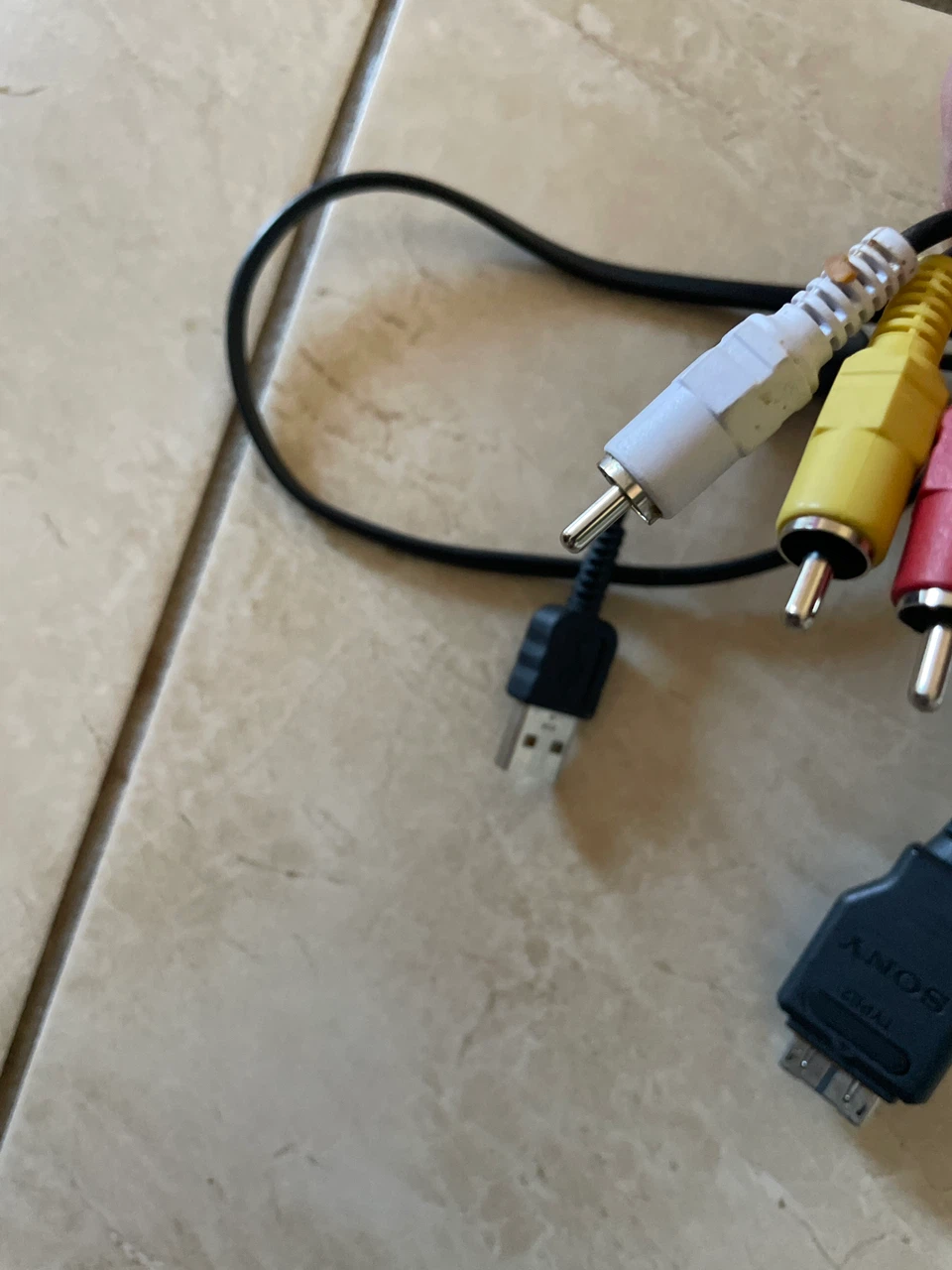 Sony Multi-Use AV Cable - photo 2