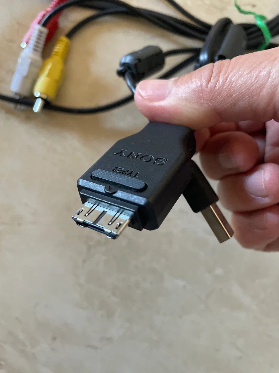 Sony Multi-Use AV Cable - photo 3