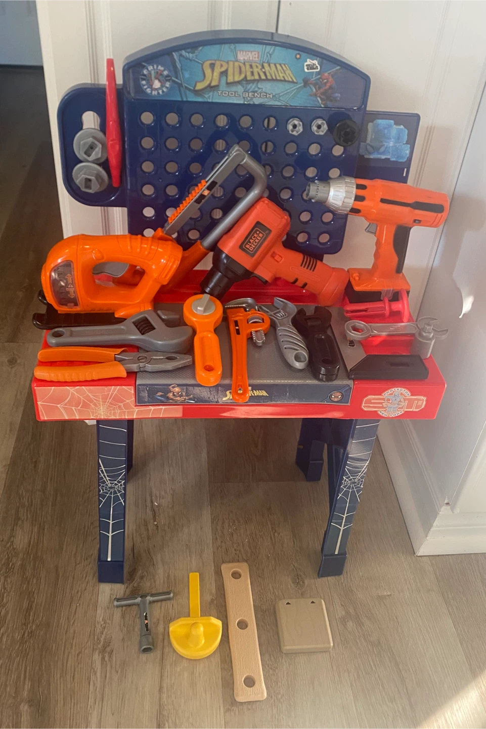 Spiderman tool bench with tools