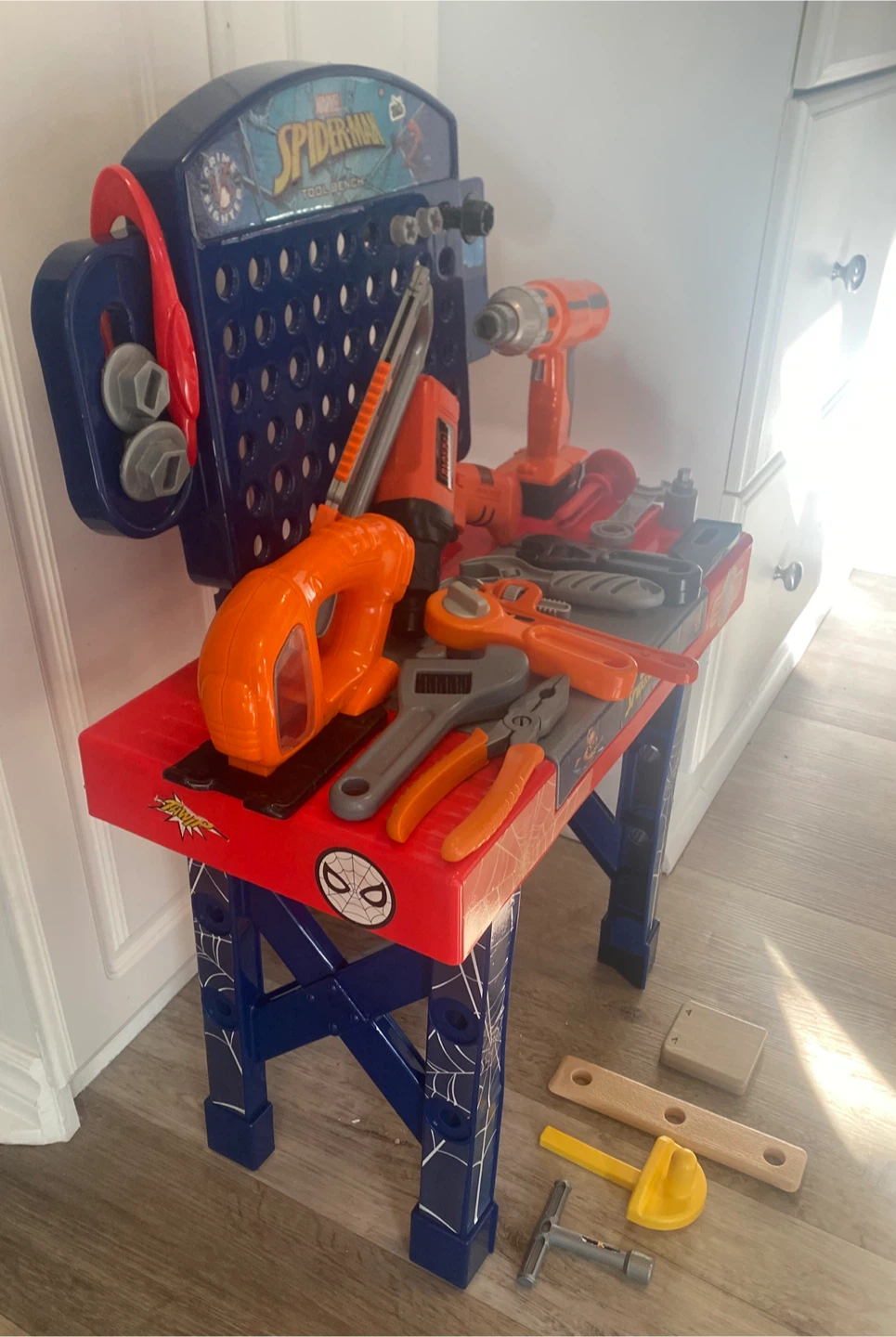 Spiderman tool bench with tools - photo 2