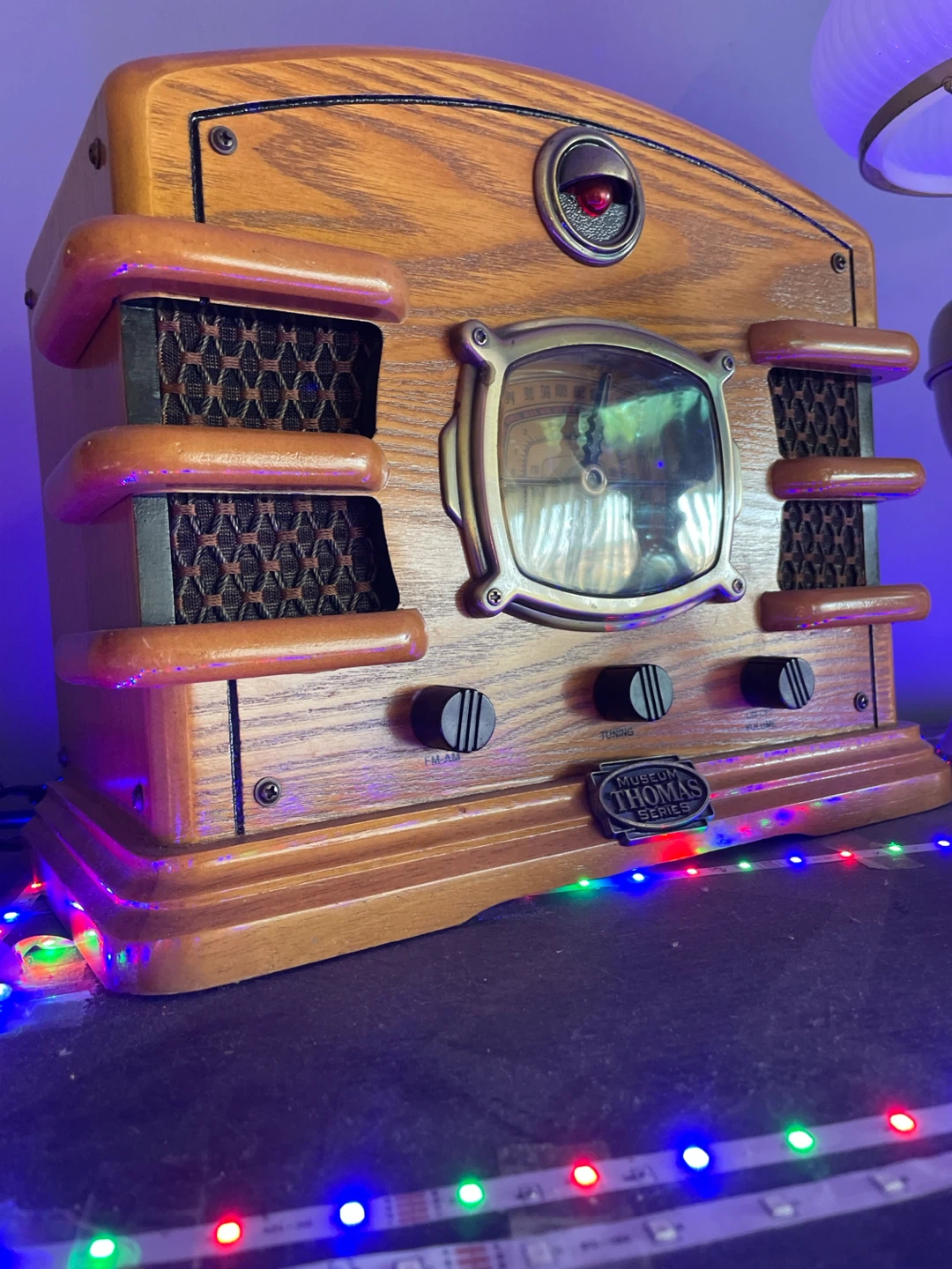 Thomas Museum Series Vintage-Style Table Radio