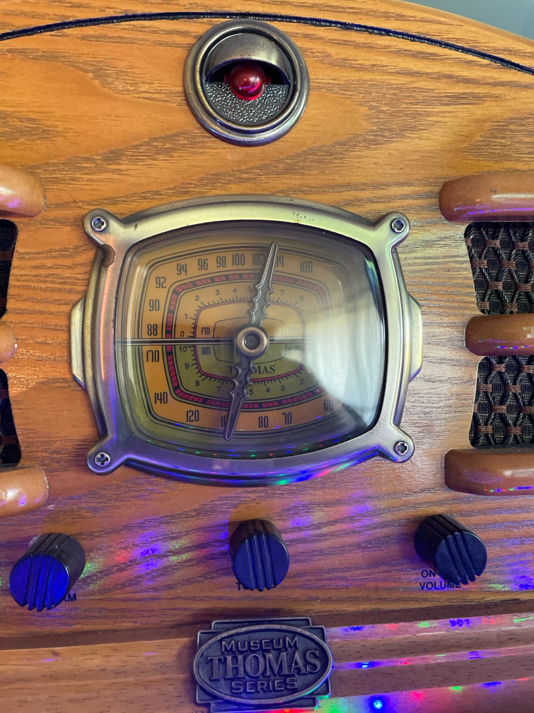 Thomas Museum Series Vintage-Style Table Radio - photo 2