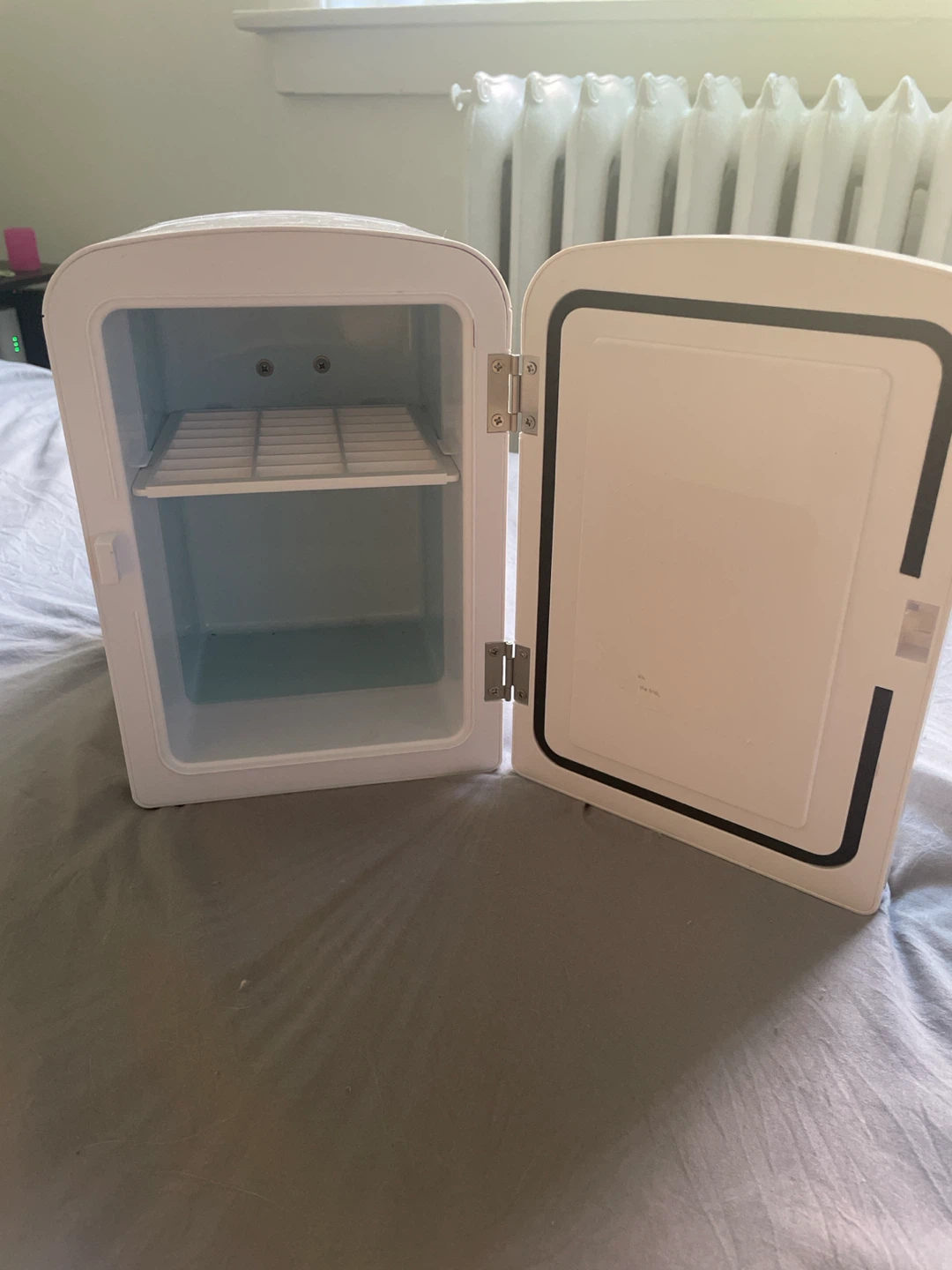AstroAI Mini Fridge Model LY0204A - photo 3