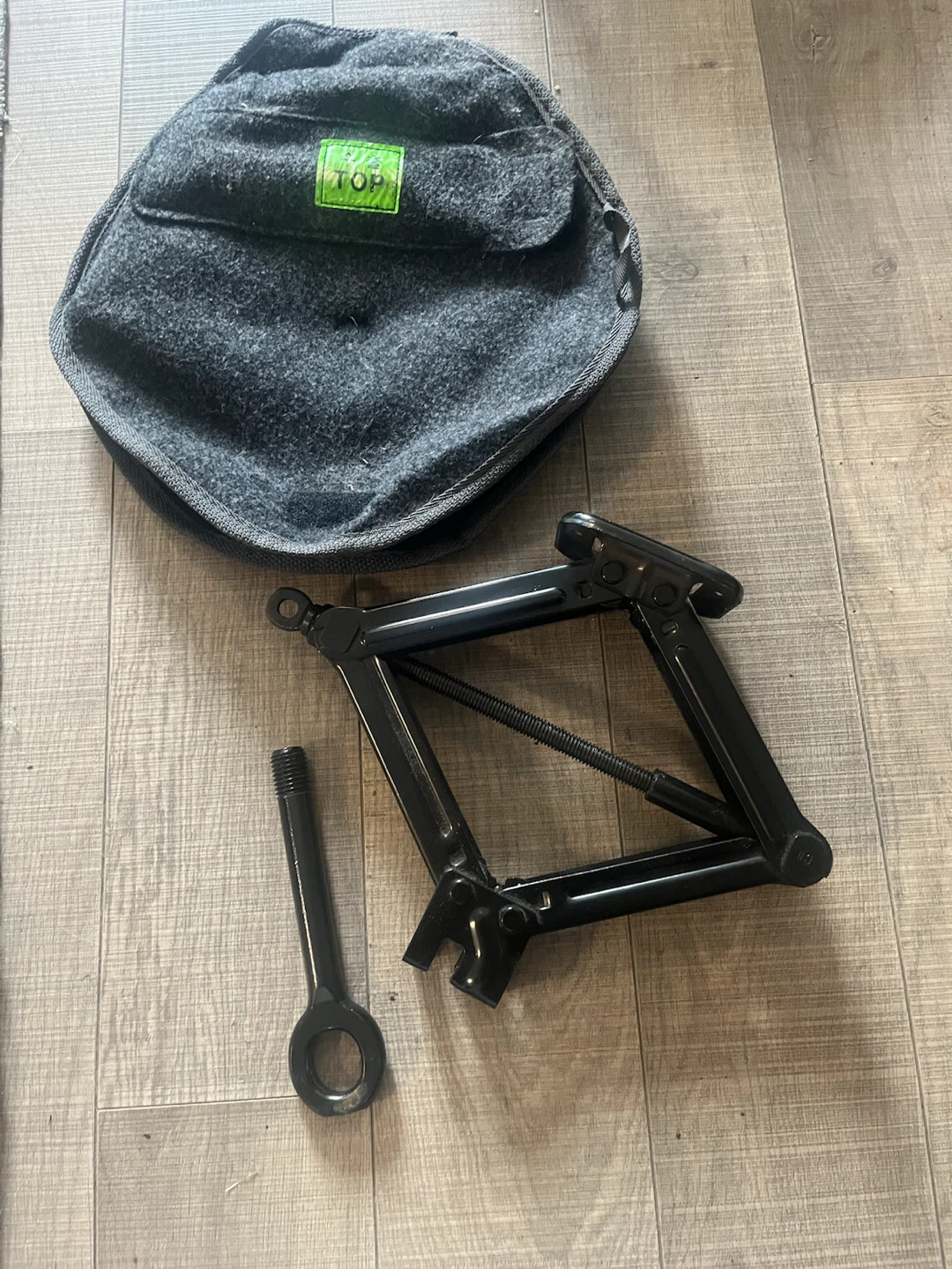 Automotive Scissor Jack with Tow Hook and Case - photo 3