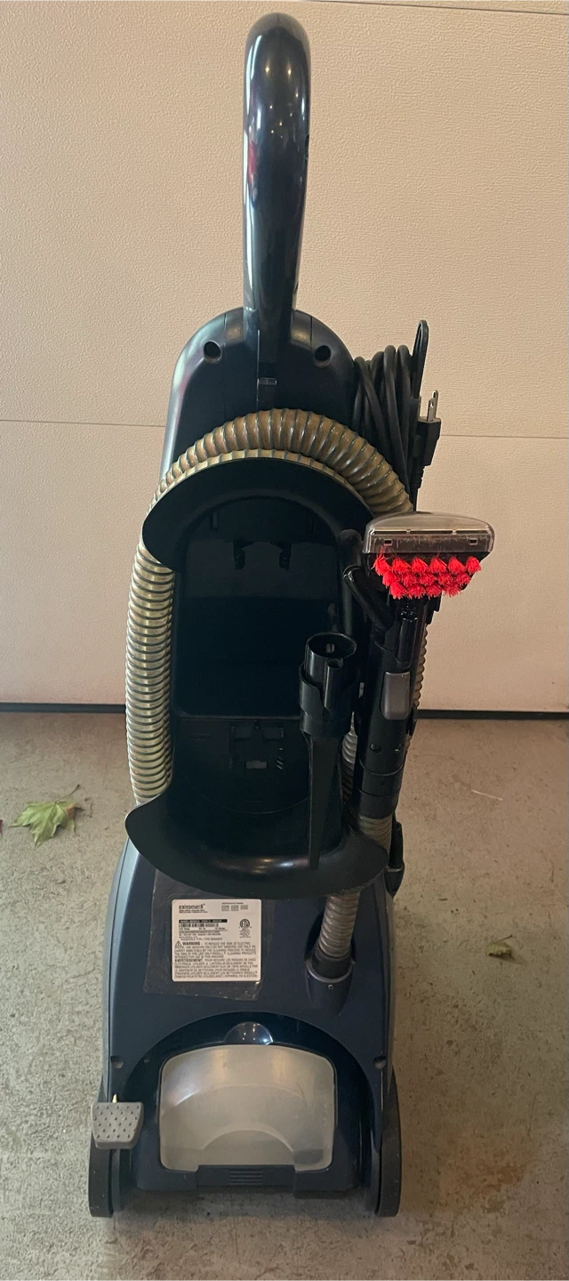 Bissell Carpet Cleaner - photo 3