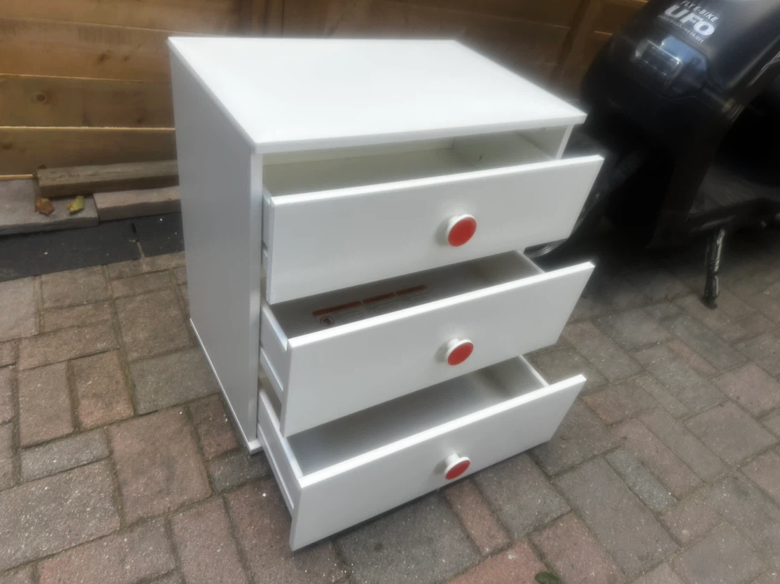 White 3-Drawer Chest / Dresser