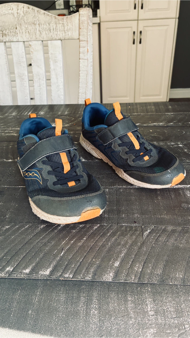 Skechers boy’s size 5M running shoes