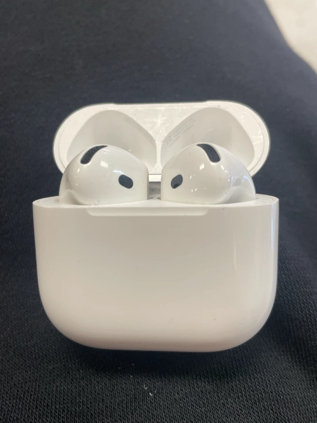 Apple AirPods - photo 2