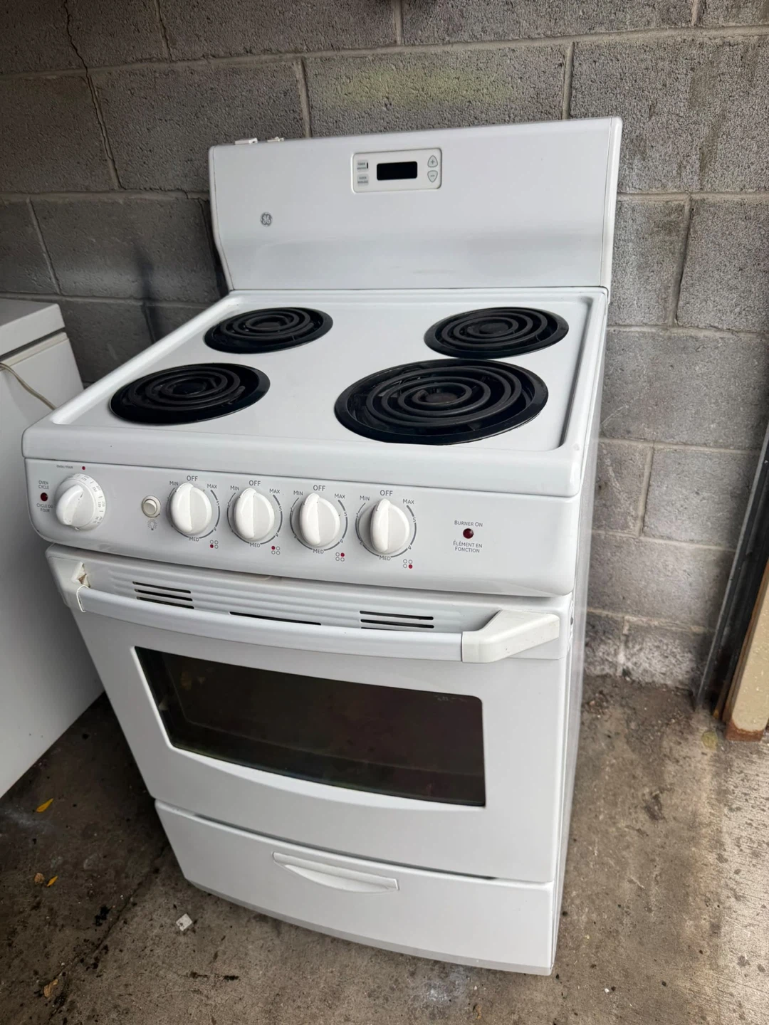 GE White Electric Range Stove 24”