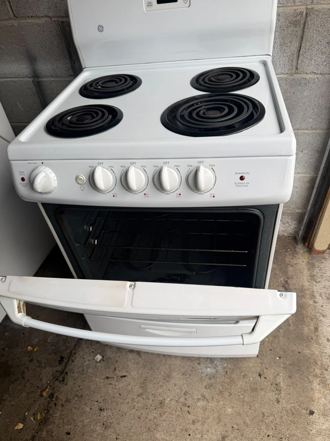 GE White Electric Range Stove 24” - photo 2