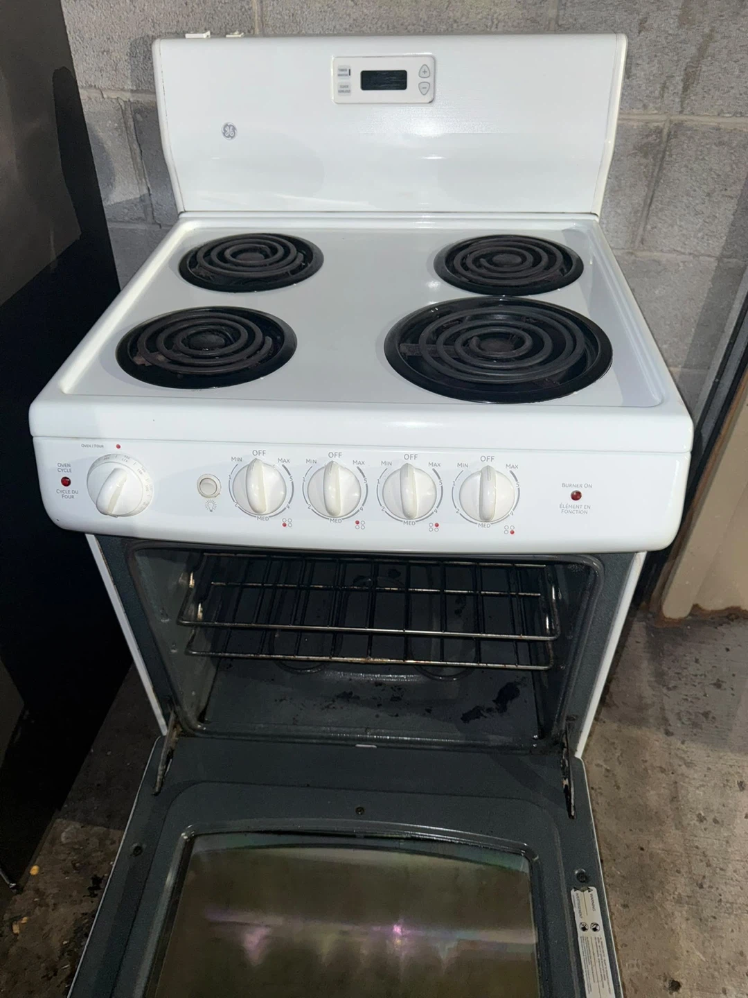 GE White Electric Range Stove 24” - photo 4
