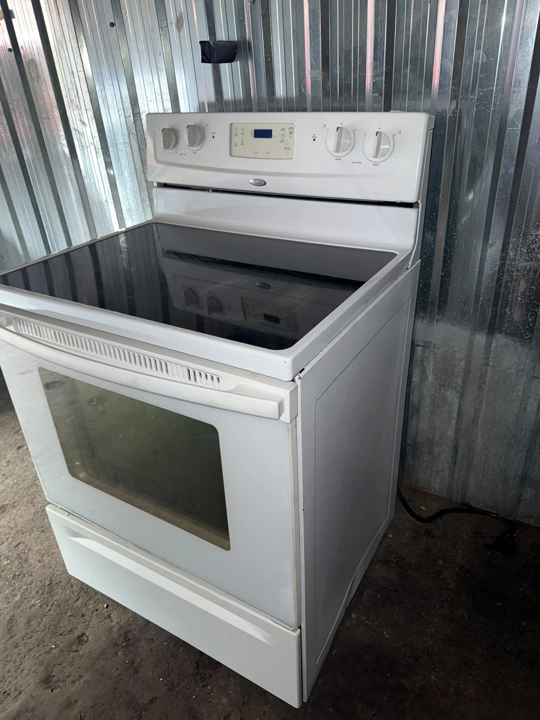 White Whirlpool Electric Stove - photo 2