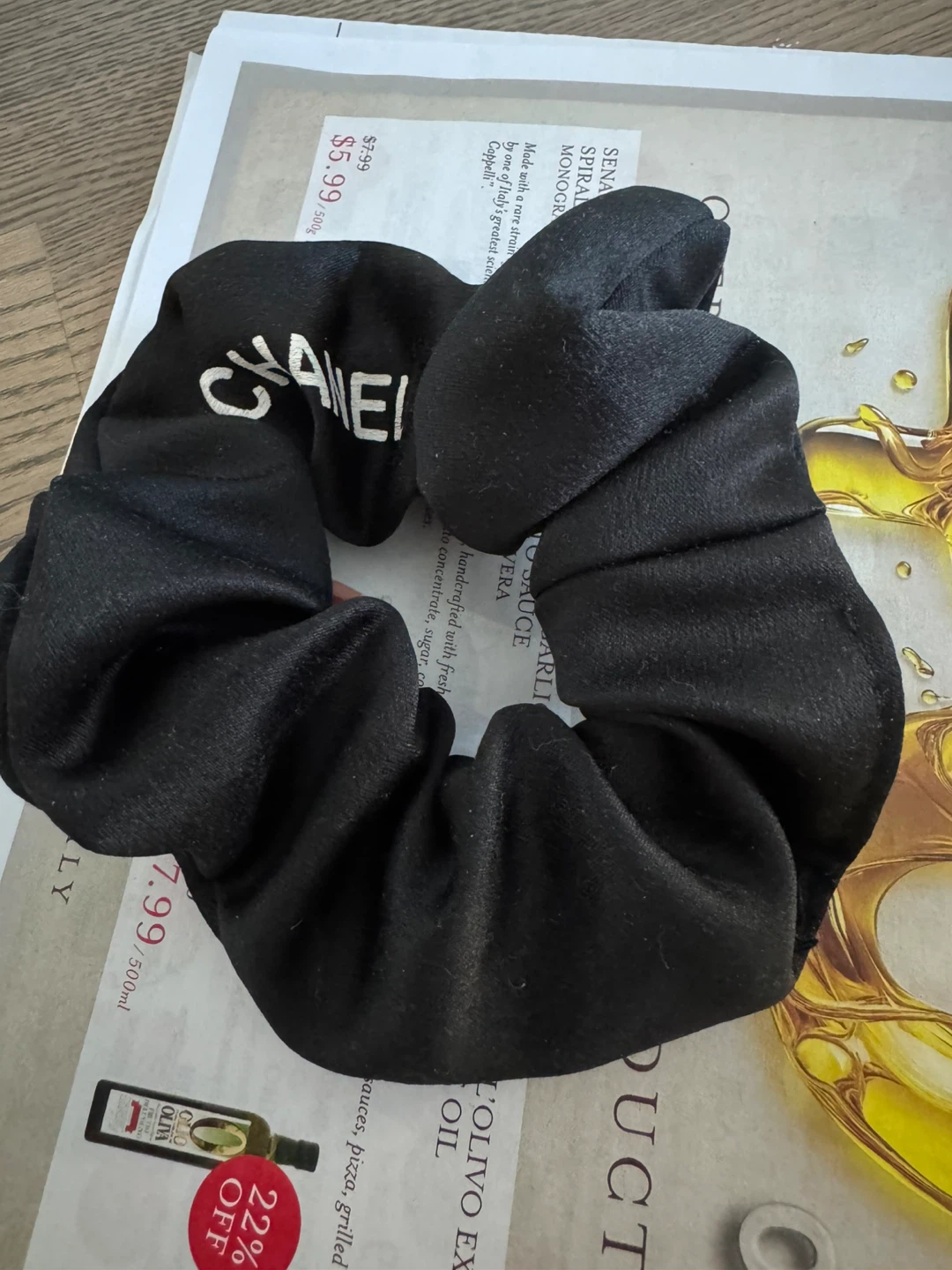 Black Chanel hair scrunchie - photo 2