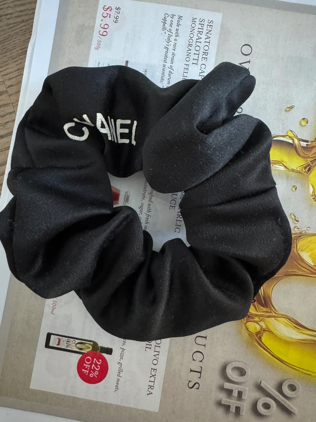 Black Chanel hair scrunchie - photo 3