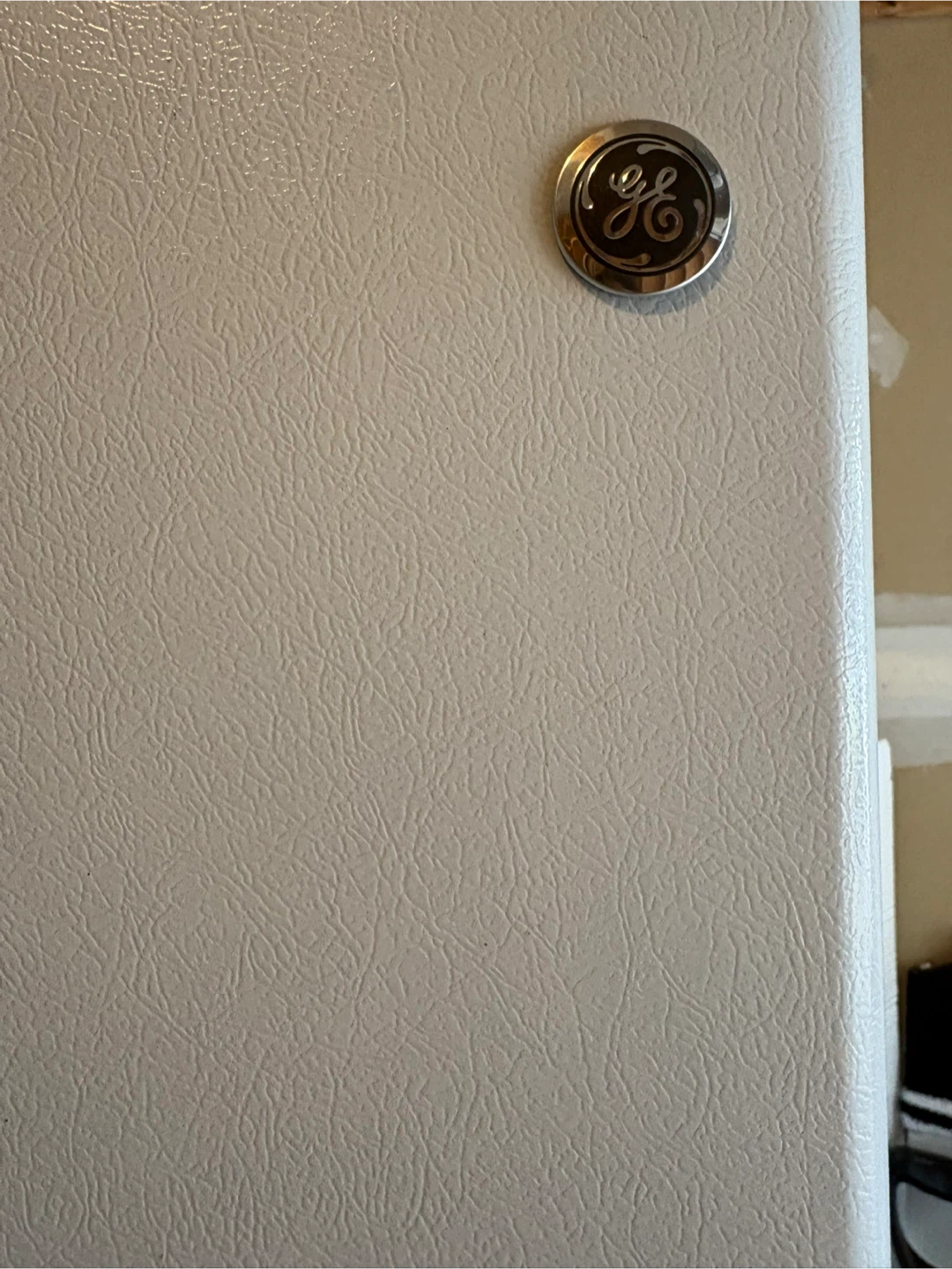 GE White Top-Freezer Refrigerator - photo 2