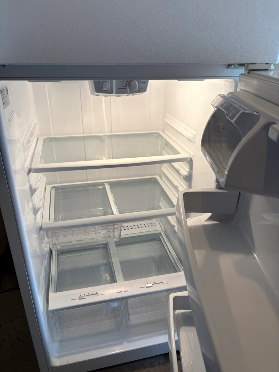GE White Top-Freezer Refrigerator - photo 3