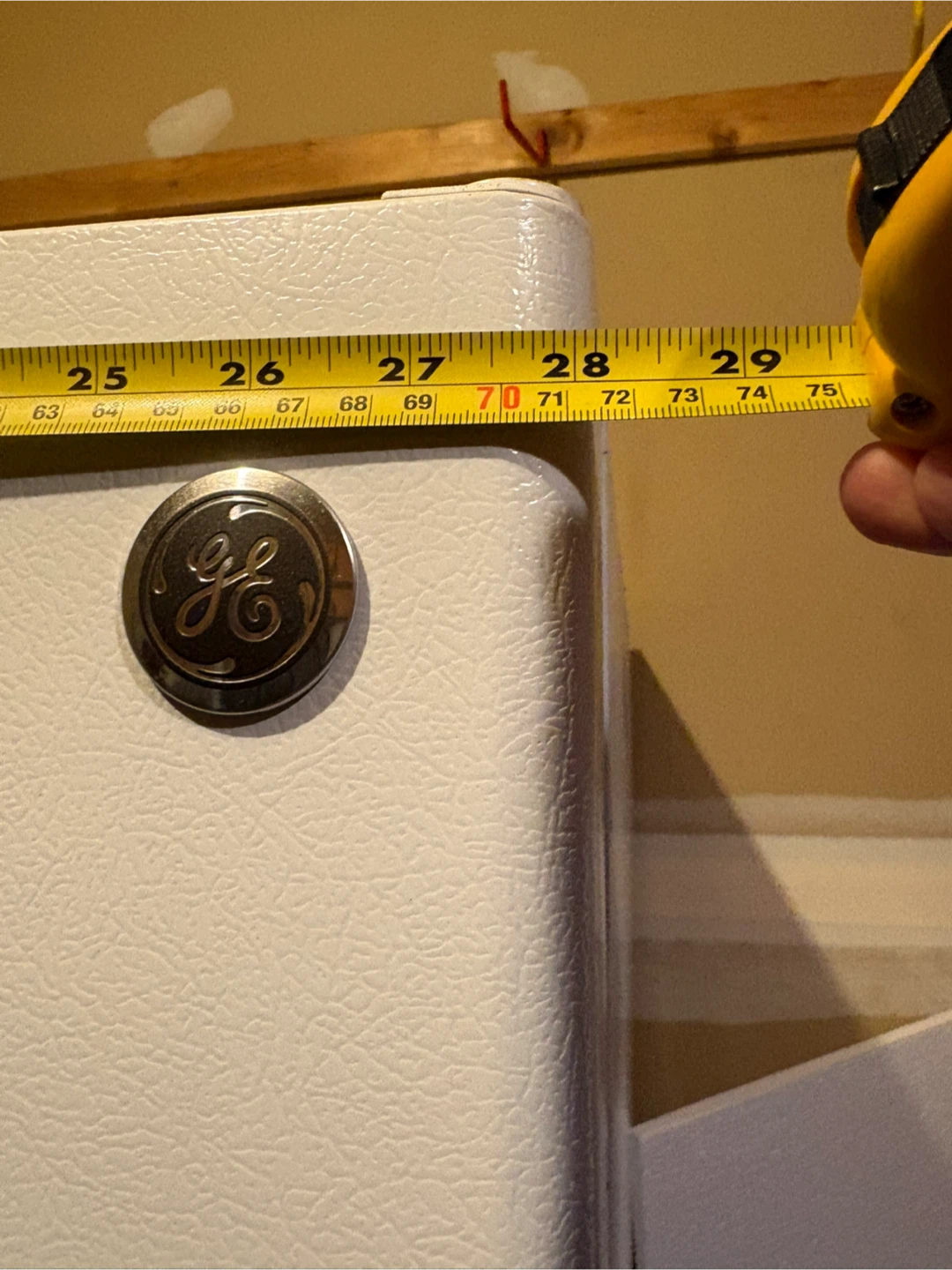GE White Top-Freezer Refrigerator - photo 5