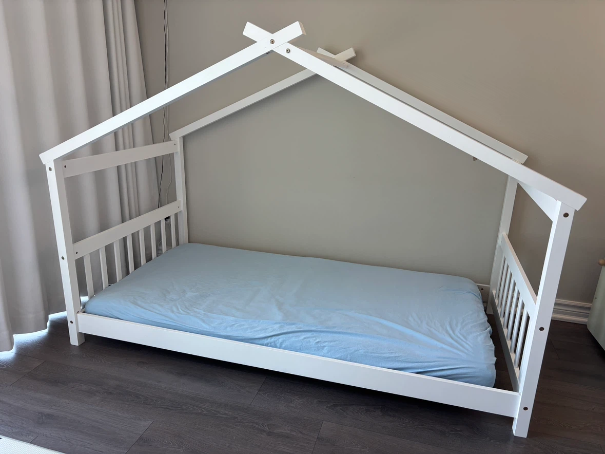 White House-Shaped Toddler Bed Frame