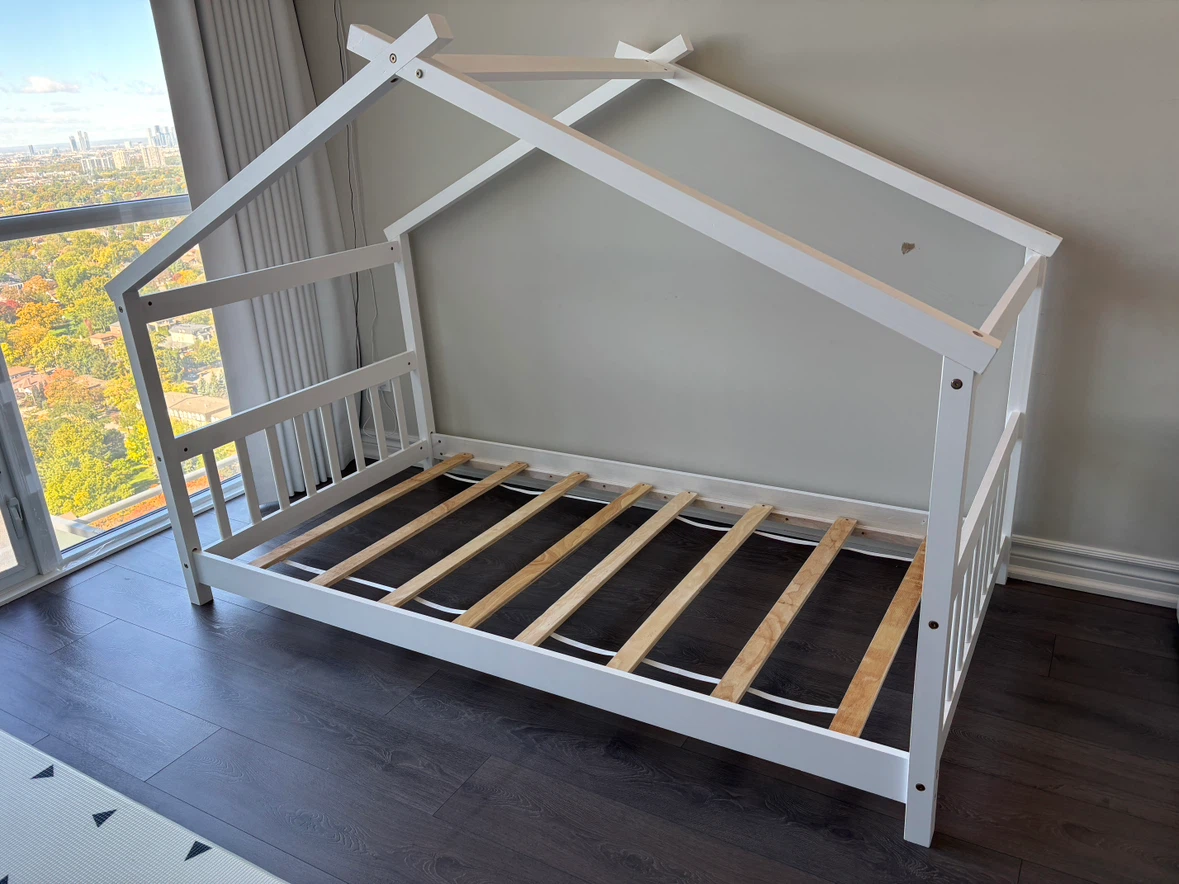 White House-Shaped Toddler Bed Frame - photo 3