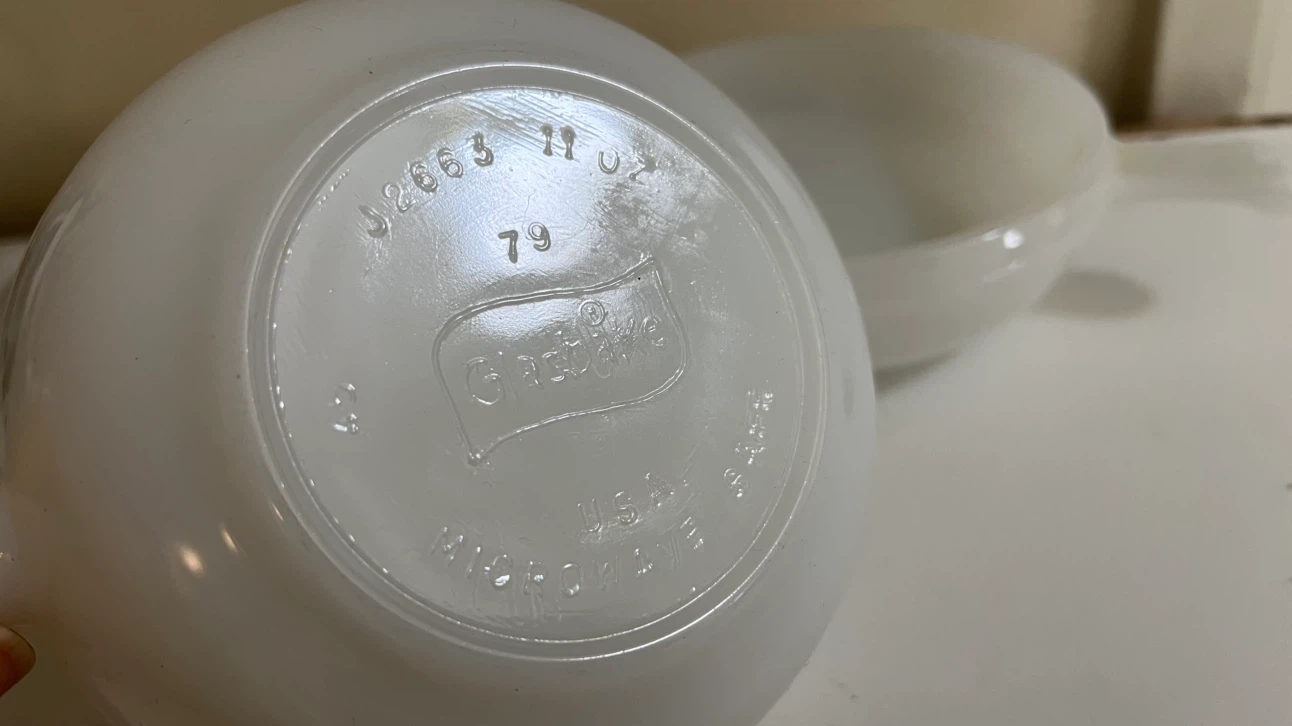 Set of 3 Glasbake Milk Glass Handled Bowls - photo 3