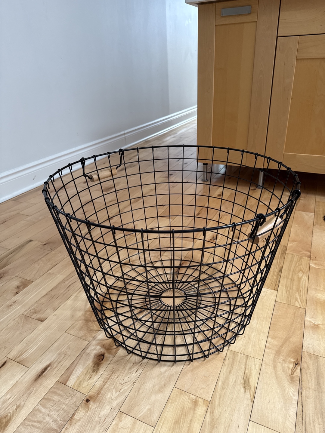 Black wire basket with wooden handles