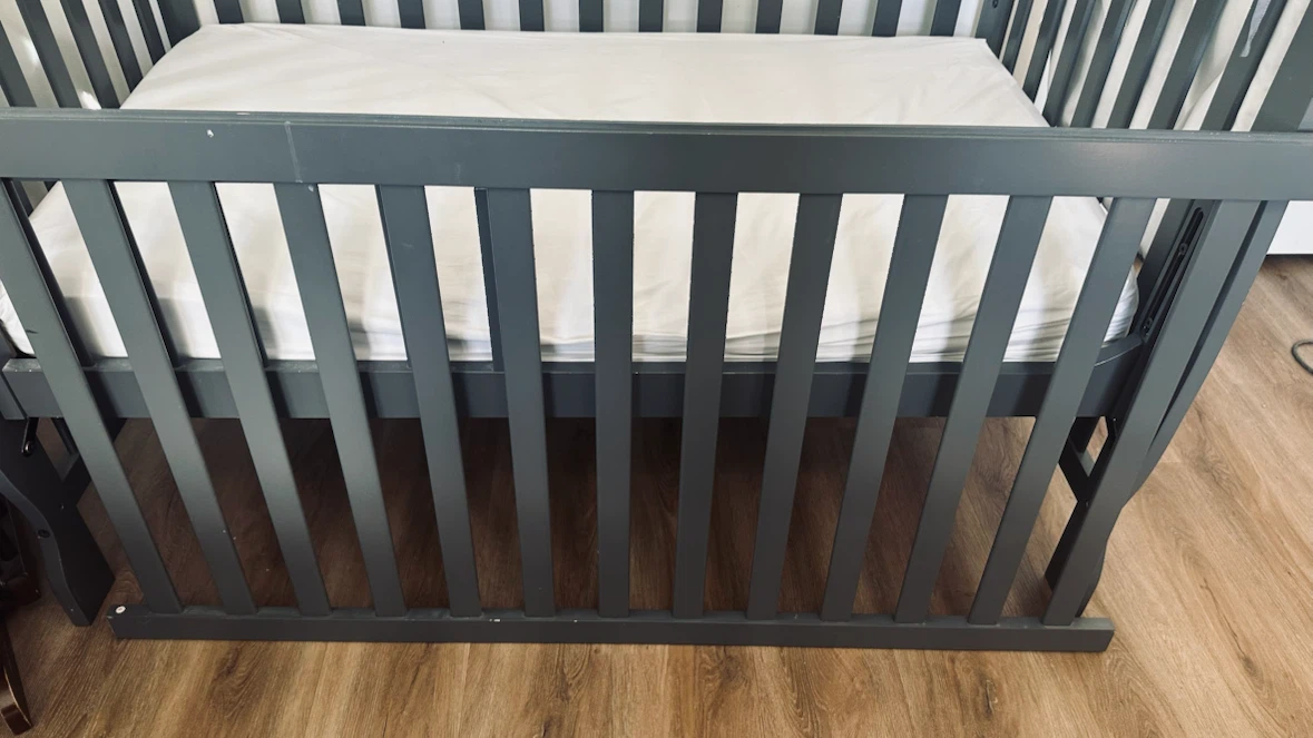Grey crib with day bed converter