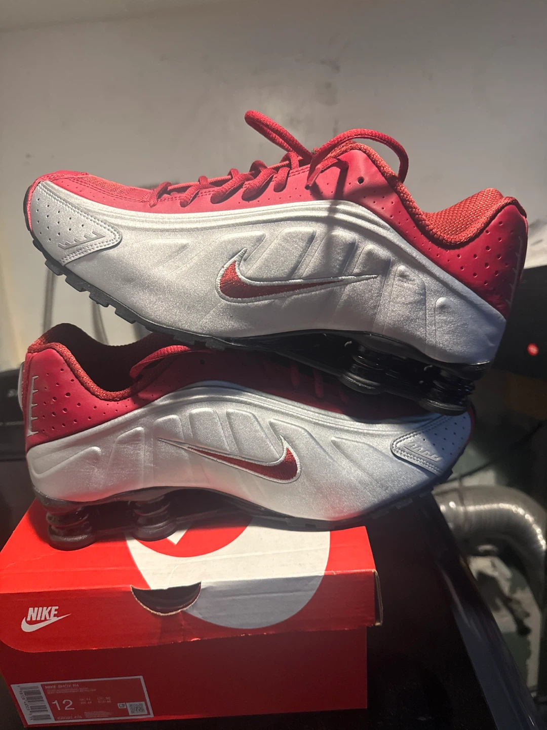 Nike Shox R4 Silver and Red Sneakers Size 12 - photo 3