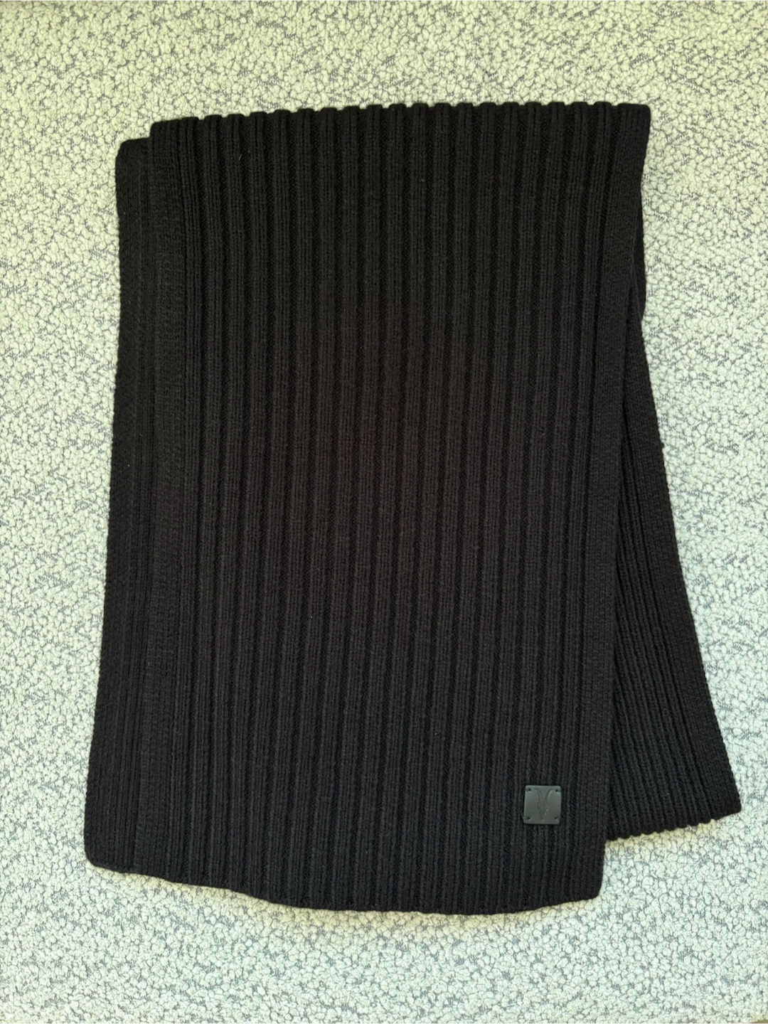 Men's Black Ribbed Knit Scarf