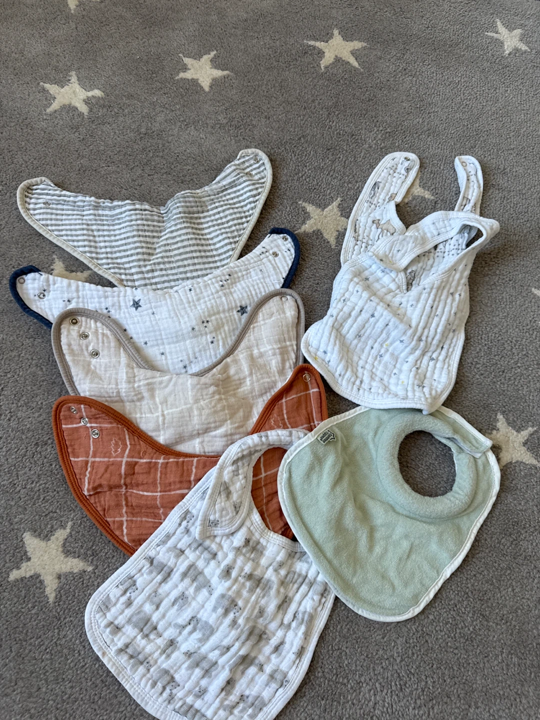 Set of 6 assorted baby bibs