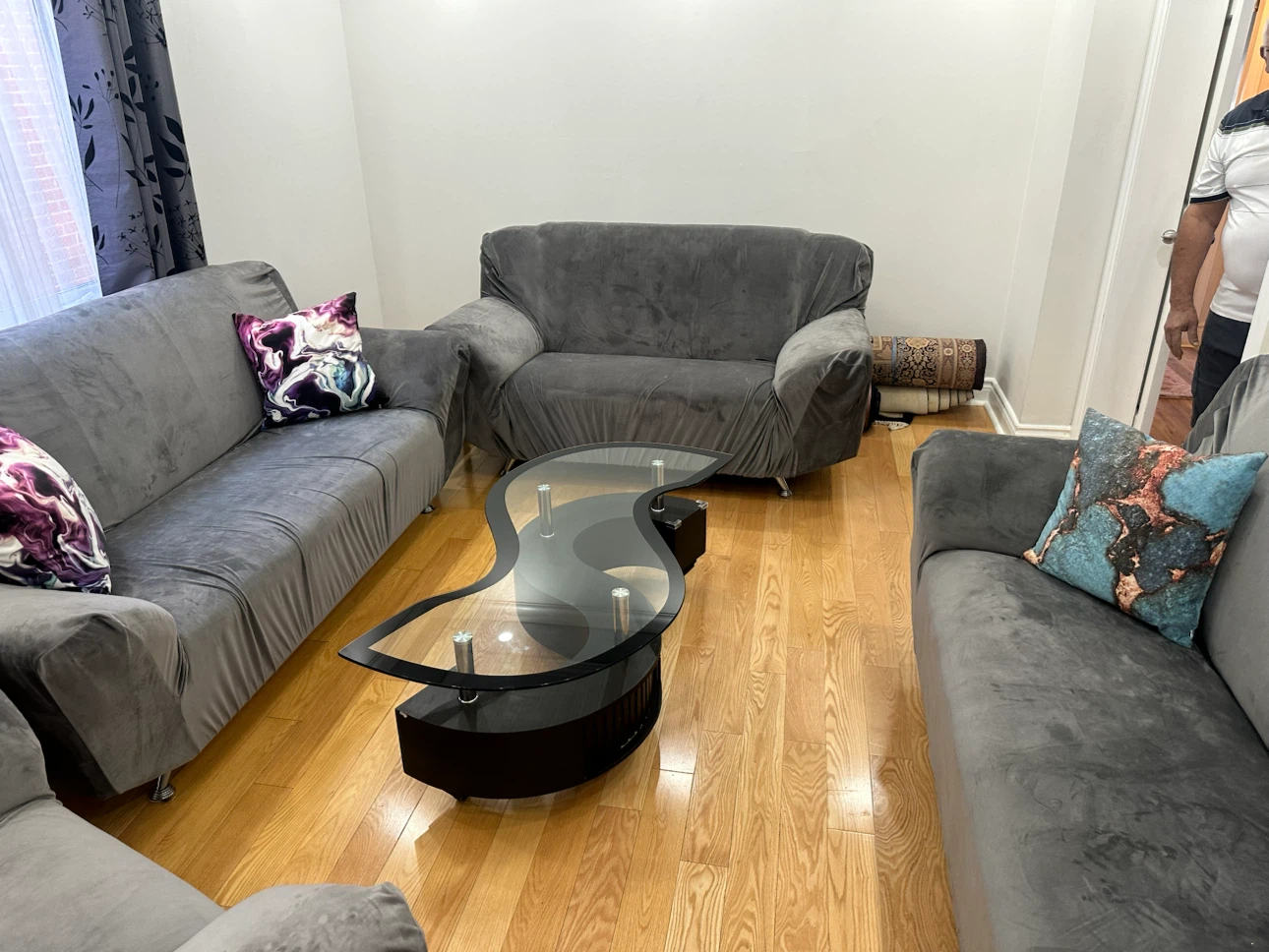 Modern S-shaped glass coffee table - photo 3