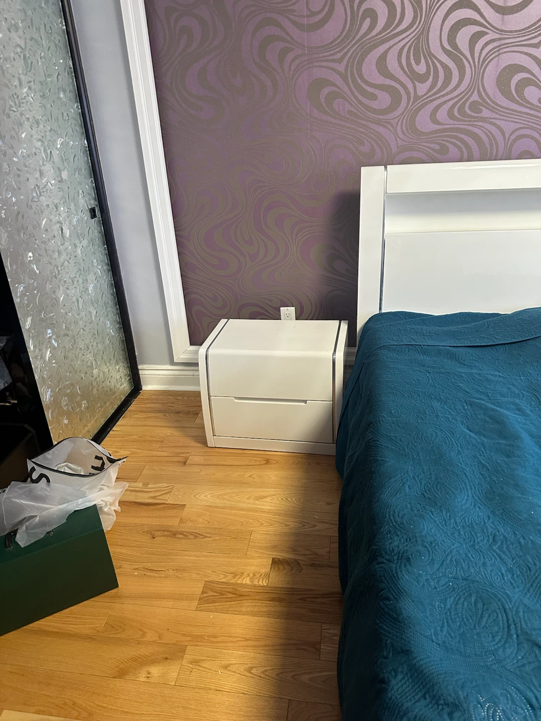 Modern White Bedroom Furniture Set - photo 5