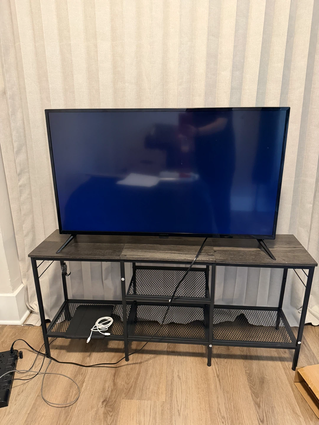 42” Insignia Fire TV Full HD Television