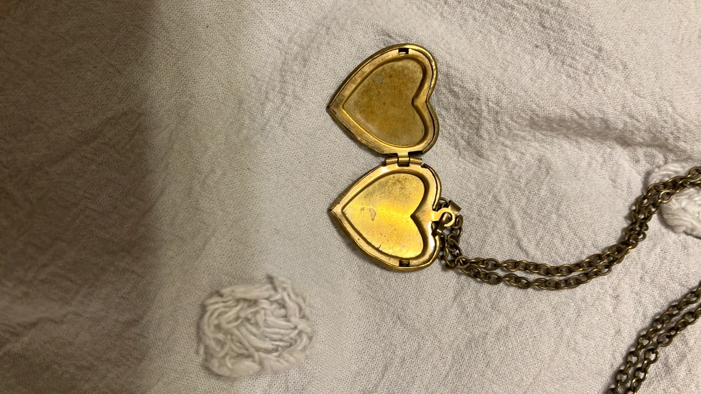 Set of Two Vintage-Style Lockets - photo 3