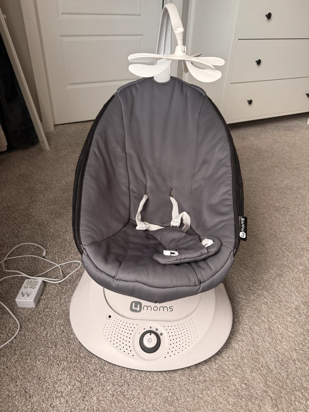 4moms MamaRoo baby swing