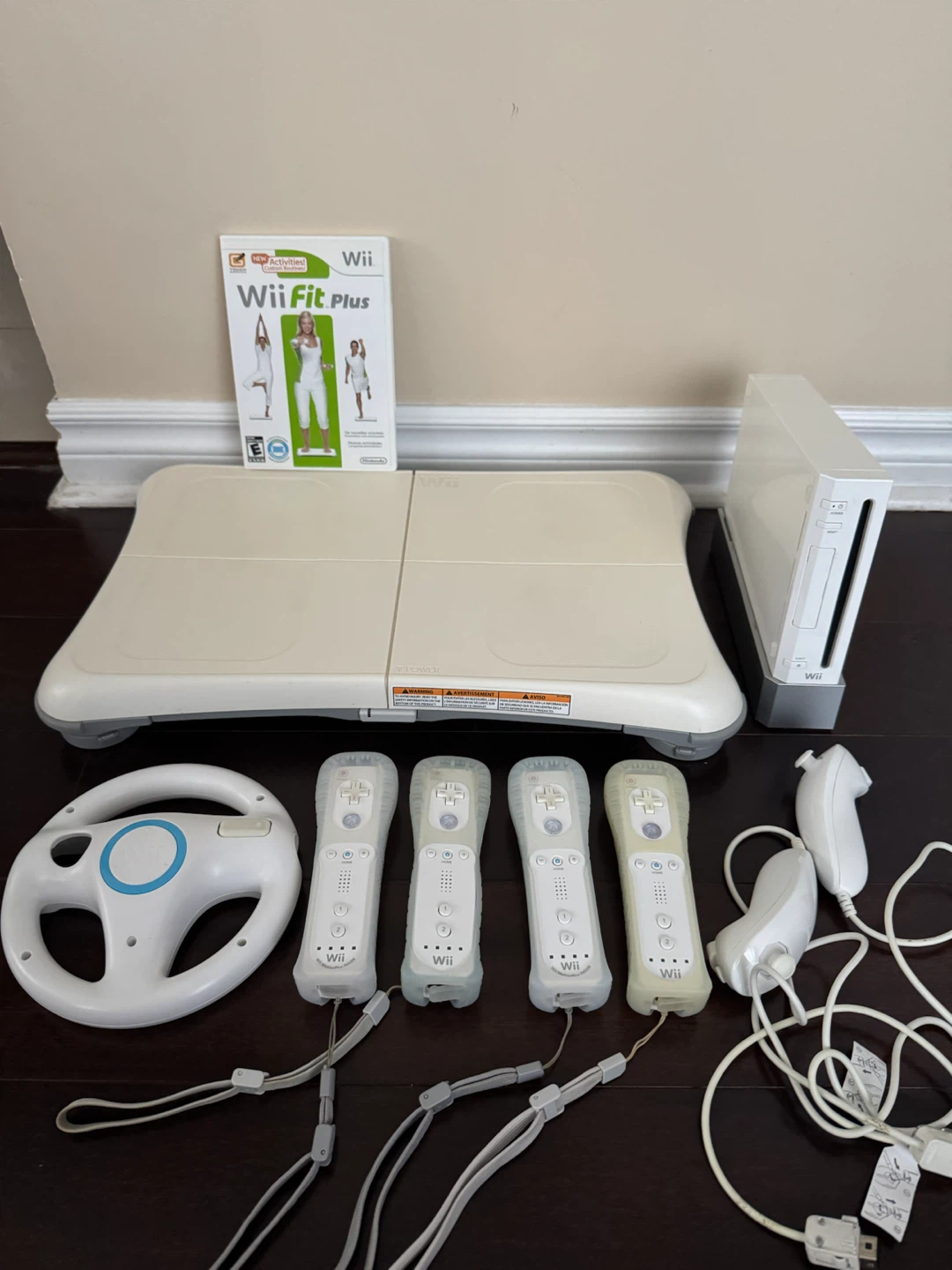 Nintendo Wii Console Bundle with Games and Accessories - photo 2