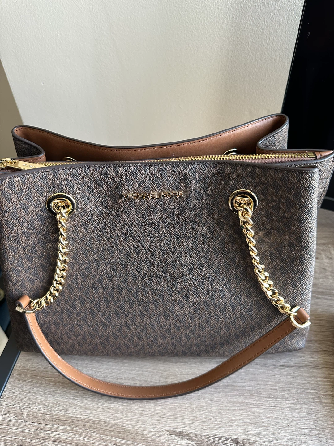 Michael Kors Logo Tote Bag - photo 2